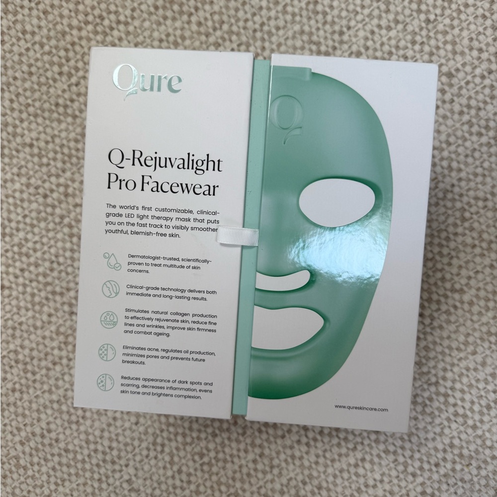 Qure Rejuvalight Pro led face mask